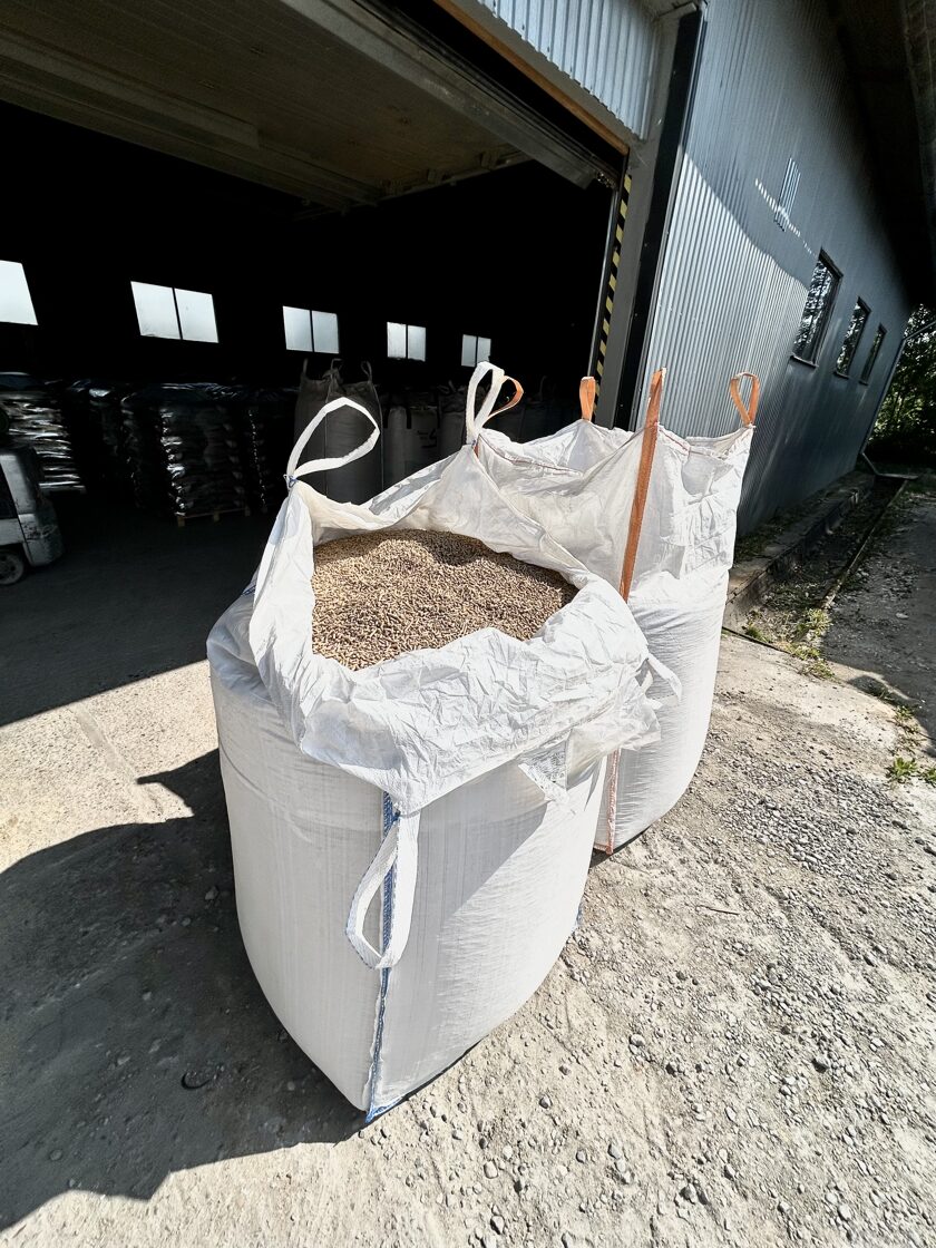 Wood pellets "Premium" 1000kg BIG BAG 6mm for company
